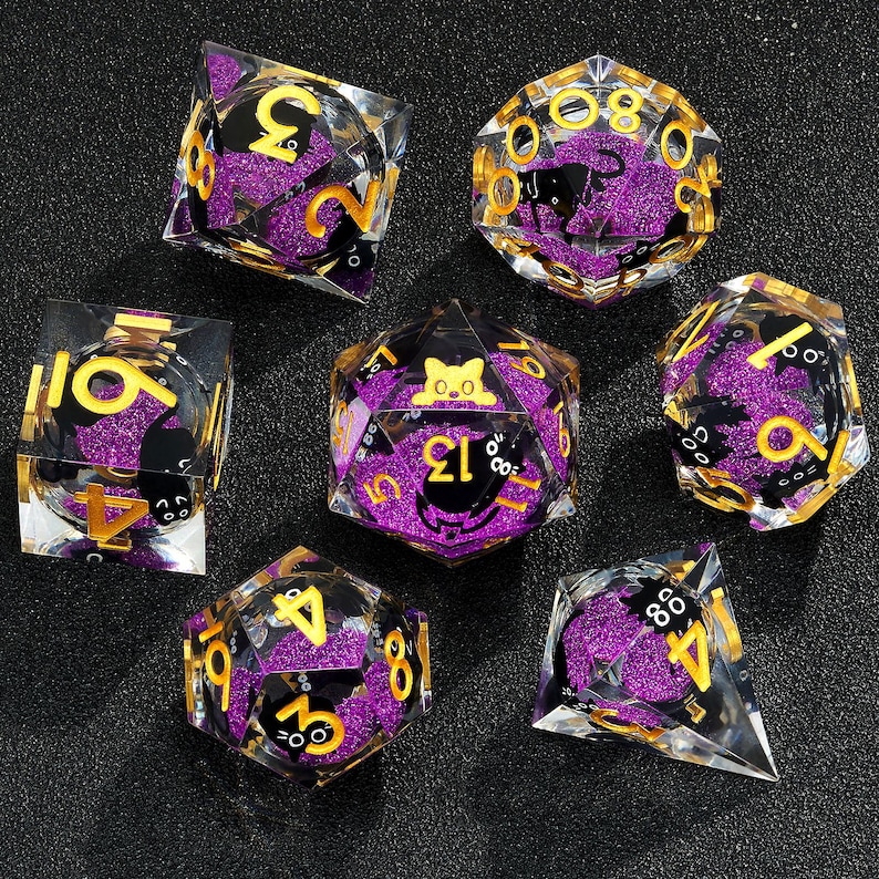 Röd & Svart Katt Liquid Core Resin Dice Set: Sharp Edge DnD-tärningar Purple and Black cat
