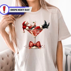 Santa&#39;s Hot Mess Shirt, Christmas Martini Shirt, Christmas Martini Tee, Santa Christmas T-Shirt