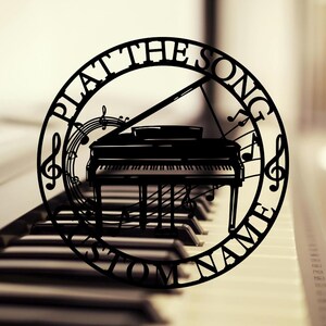 Insegna da parete in metallo con pianoforte personalizzata, decorazione da parete in metallo con musica per pianoforte personalizzata, decorazione da parete con pianoforte, insegna con nome dello studio di musica per pianoforte, da 10 a 24 pollici