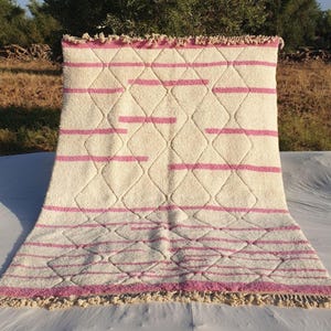 White And Pink Moroccan Rug - Striped Light Pink Rug - Custom Moroccan Rug - Beni Ouarain Rug - Wool Custom rug - High-Quality Moroccan Rug