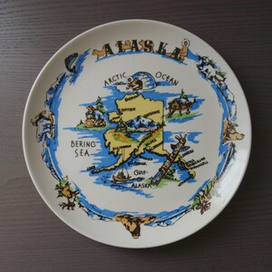 Vintage Alaska Plate, 10.25" (26 cm) Ceramic US State Plate with Eskimos, Totem Poles, Polar Bears, Gold, State Map, Etc., Minor Damage/Wear