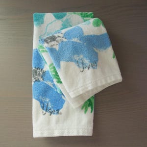 Vintage Vera Neumann Hand Towels: Blue Floral Cotton Terrycloth (Set of 2, 15.5x27.25&quot;)