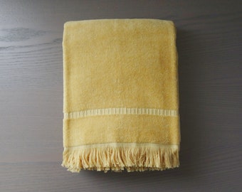 Vintage Cannon Royal Family Bath Towel in Harvest Gold Cotton Terrycloth, Looks Unused, 24" Wide x 44" Long Including Fringe