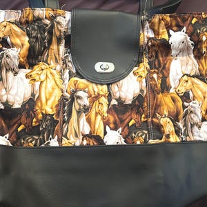 Pferdedruck-Einkaufstasche - 12x16-Zoll-Schwarze Kunstleder-Schultertasche | Drehverschluss