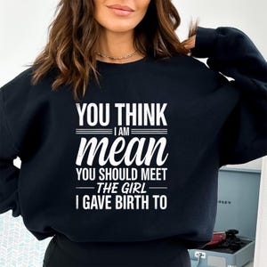 Du tror att jag är elak Du borde träffa flickan jag födde T-shirt, rolig t-shirt