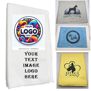 Puede incluir: Toalla de microfibra blanca con un logotipo colorido y el texto "YOUR LOGO HERE". Toallas adicionales presentan siluetas de perros y texto, incluyendo "FAHNESTOCK BOXERS" y "PL&J".