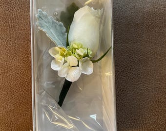 Rose Boutonnière (Select colour)