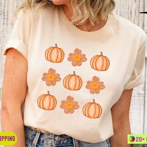 Vintage Floral Pumpkins T-shirt, Retro Pumpkin Tshirt, Cute Fall Shirt , Halloween Shirt, Retro Halloween Shirt Fall Tshirt, Halloween Gift Bild 2
