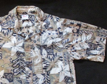 Vintage Hawaiian Shirt Size Medium made in Hawaii by "Go Barefoot"