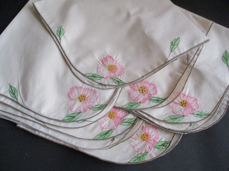 Vintage Napkins Set of 6 Floral Embroidered