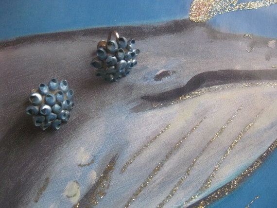 Tiny Blue Shell Earrings Screwback 1950's Vintage - image 1