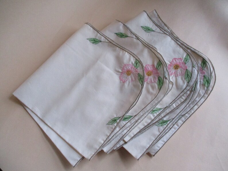 Vintage Napkins Set of 6 Floral Embroidered