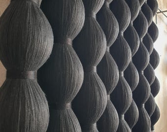 Handgemaakte zwarte macramé muurhanger: boho katoenen touw decor