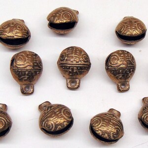 Solid Brass Bells 12 pieces ~ Heavy duty 24mm H x 20mm W ( 1" x 3/4") Great Sound ! Tibetan Style Embossed Tiger Face afbeelding 2