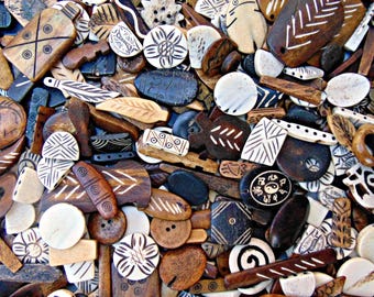 1/2 lb Bone and Horn Bead Mix ~ 8 oz Mix Lots of shapes, sizes, designs. Medium size beads ~ Great selection Focal pendants necklaces