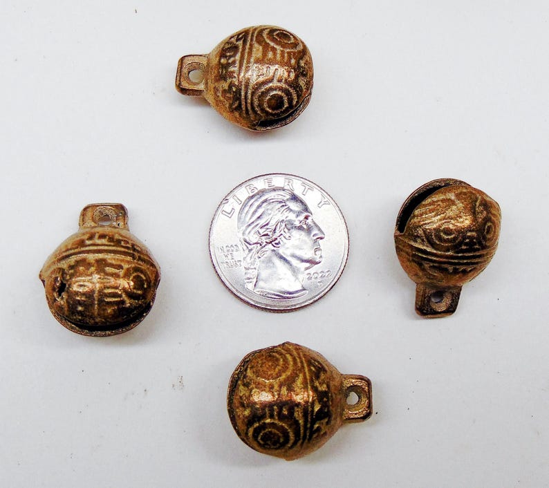 Solid Brass Bells 12 pieces ~ Heavy duty 24mm H x 20mm W ( 1" x 3/4") Great Sound ! Tibetan Style Embossed Tiger Face afbeelding 3