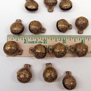 Solid Brass Bells 12 pieces ~ Heavy duty 24mm H x 20mm W ( 1" x 3/4") Great Sound ! Tibetan Style Embossed Tiger Face afbeelding 4