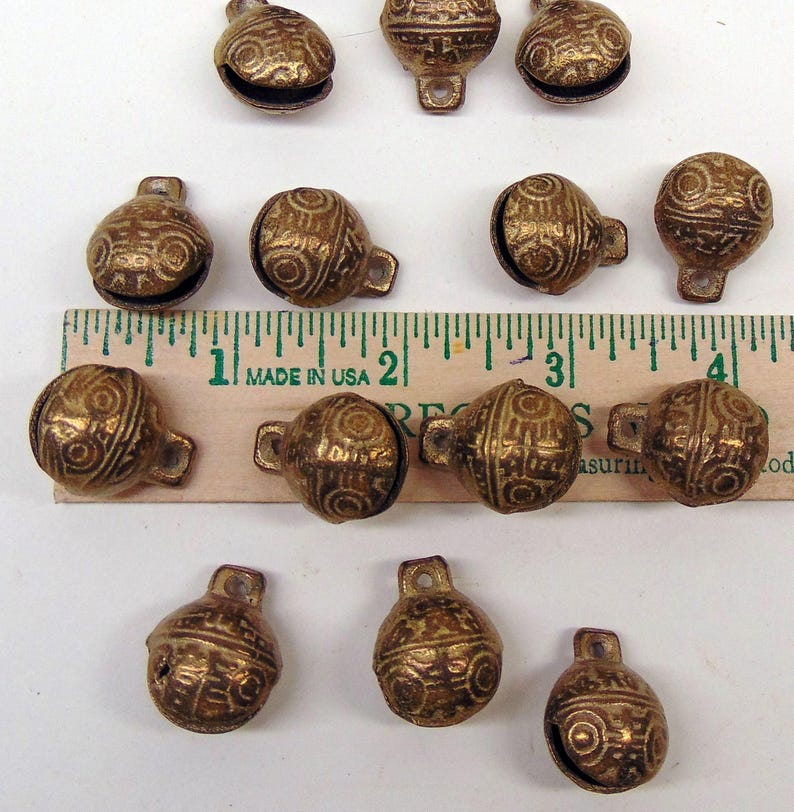 Solid Brass Bells 12 pieces ~ Heavy duty 24mm H x 20mm W ( 1" x 3/4") Great Sound ! Tibetan Style Embossed Tiger Face afbeelding 4