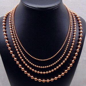 Juego de collar de 4 cadenas de bolas de cobre. Todas de 24" de largo. El tamaño de las bolas aumenta de 2,4 mm a 3,2 mm, a 4,5 mm y a 6,3 mm. Producto de EE. UU. 99,97 % puro. Sin níquel. imagen 4