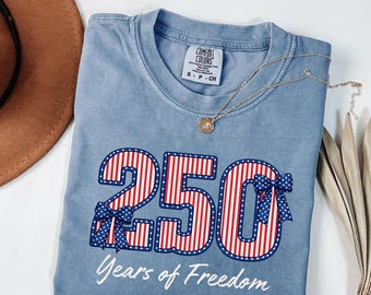 250 Years of Freedom Shirt, Patriotic Bow Tee, America 250th Birthday Shirt, USA Independence Day Graphic Tee Gift, Patriotic Coquette Tee