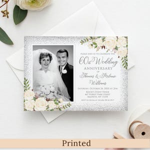 Faire-part 60e anniversaire floral blanc, imprimé ou numérique avec photo, invitation d'anniversaire de mariage en argent, argent synthétique, PW598-2