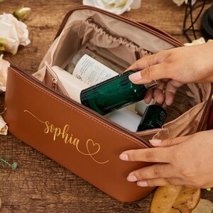Benutzerdefinierte Leder Kosmetiktasche mit Namen, personalisierte Make-up-Tasche mit großer Kapazität, Lederaufbewahrung, Brautjungfer Geschenk, Braut Bhower Geschenk