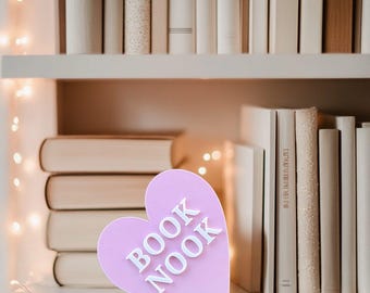 Book Nook Heart Sign - 3D Printed Shelf Decor for Book Lovers, Cozy Reading Corner Aesthetic, Custom Colours