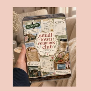 Puede incluir: Una funda transparente para tableta con un diseño de collage con el texto "Small Town Romance Club". El diseño incluye imágenes de una panadería, una taza de café, un mercado de agricultores y otros elementos de estilo vintage.