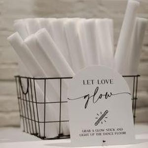 White Wedding Glow Sticks – Pack of 30