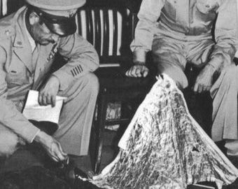 1947年ロズウェルUFO事件新聞写真（白黒写真ポスタープリント