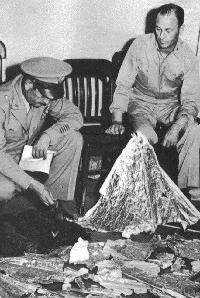 1947年ロズウェルUFO事件新聞写真（白黒写真ポスタープリント