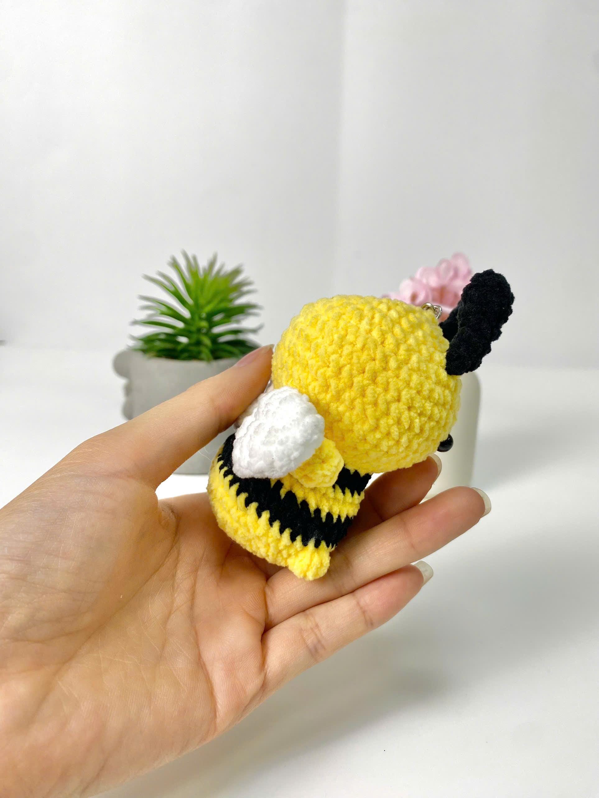 ミニベルベットビーのかぎ針編みパターン：初心者向けあみぐるみ