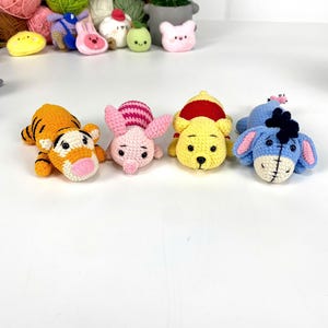 Schema all'uncinetto per amigurumi di Winnie the Pooh, portachiavi con Tigro, Pimpi, Ih-Oh, Orsetto Winnie the Pooh, schema all'uncinetto per simpatici animali, download dello schema in PDF
