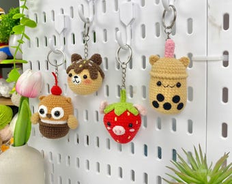 Portachiavi a tema cibo all'uncinetto, orsetto amigurumi, bubble tea (schema in PDF)