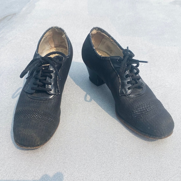 1940s Black Mesh Women's Shoes Size 8 / Vintage Black Lace Up Oxfords / Minimalist Dress Shoes / Black Leather Loafers