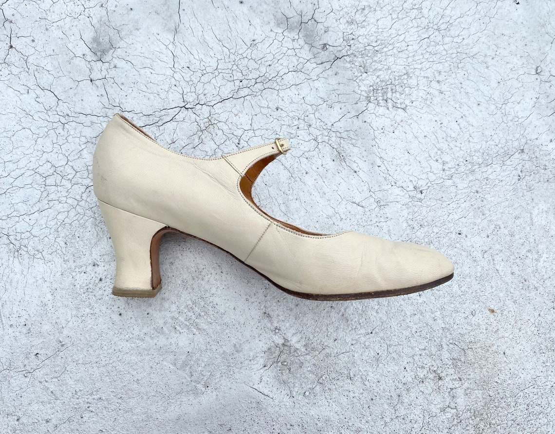 Anello & Davide 1960s 70s White Mary Jane Shoes Size 7 US 5 UK | Etsy