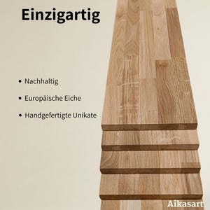 Produktbild mit dem Titel „Einzigartig“, das eine Auswahl an massiven Eichenholzlamellen von Aikasart zeigt. Mehrere rechteckige Holzstücke sind übereinandergestapelt und präsentieren die natürliche Vielfalt der Maserung, Holzstruktur und Farbtöne der Eiche. Die Nahaufnahme verdeutlicht die hohe Qualität des Leimholzes und den individuellen Charakter jedes einzelnen Brettes. Das Logo „Aikasart“ ist dezent in der unteren rechten Ecke auf dem neutralen Hintergrund zu sehen.