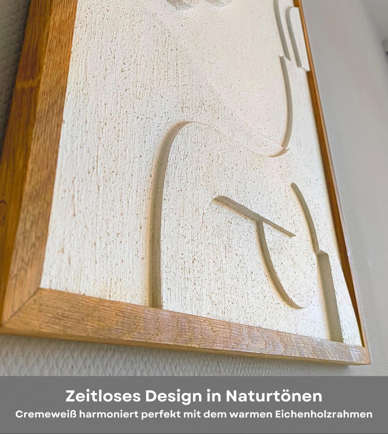 Detailansicht eines abstrakten 3D Wandreliefs im Format 76 x 56 x 2 cm mit handgeöltem Eichenholzrahmen. Die cremeweiße, strukturierte Oberfläche aus CNC-gefrästem MDF schafft Tiefe und moderne Eleganz. Das zeitlose Design in Naturtönen kombiniert warme Holzoptik mit minimalistischer Wandkunst – ideal als hochwertige Wanddeko im Wohnzimmer, Flur oder Büro. Perfekt für Japandi-, Skandi- oder modernes Interior Design.