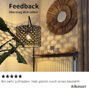 Zu sehen ist ein Bewertungsfoto eines Kunden und einem Bild, das das Heizkörperregal in Szene setzt. Der Kunde sagt, er sei mit dem Produkt sehr zufrieden und hat sich direkt noch ein Brett mit Halterung für seine Heizung bestellt. Bei uns ist der Kunde König!