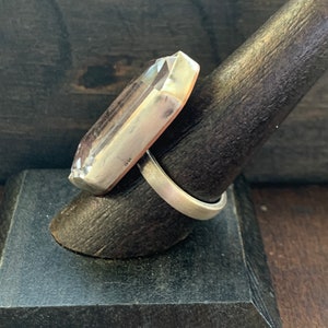Anillo de cuarzo-cristal de roca facetado transparente cuarzo grabado cobre y anillo de declaración de plata de ley oxidada imagen 5