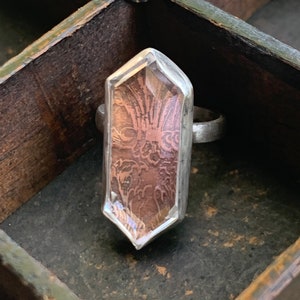 Anillo de cuarzo-cristal de roca facetado transparente cuarzo grabado cobre y anillo de declaración de plata de ley oxidada imagen 3