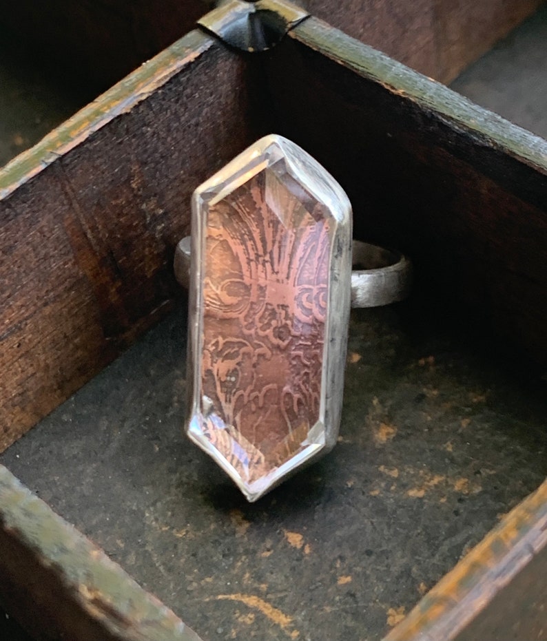 Anillo de cuarzo-cristal de roca facetado transparente cuarzo grabado cobre y anillo de declaración de plata de ley oxidada imagen 3