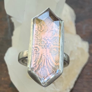 Anillo de cuarzo-cristal de roca facetado transparente cuarzo grabado cobre y anillo de declaración de plata de ley oxidada imagen 4