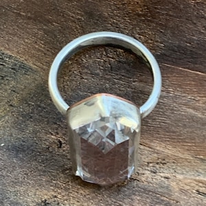 Anillo de cuarzo-cristal de roca facetado transparente cuarzo grabado cobre y anillo de declaración de plata de ley oxidada imagen 7