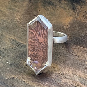 Anillo de cuarzo-cristal de roca facetado transparente cuarzo grabado cobre y anillo de declaración de plata de ley oxidada imagen 2