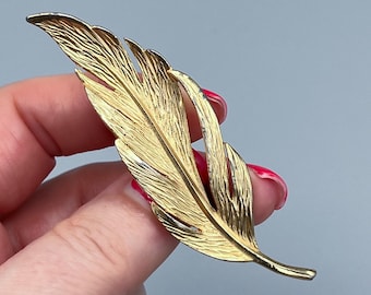Vintage Gold Tone Leaf Brooch Pin