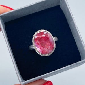 Vintage silverring med naturlig rubin