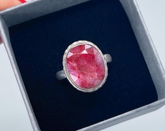 Anillo de plata vintage con rubí natural