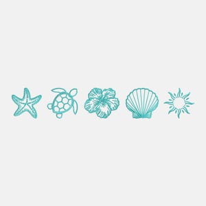 Könnte beinhalten: Eine Reihe von türkisfarbenen Stickmotiven, darunter ein Seestern, eine Schildkröte, eine Hibiskusblüte, eine Muschel und eine Sonne. Diese Strandmotive sind vor einem schlichten weißen Hintergrund platziert, ideal für Küstenhandwerk.