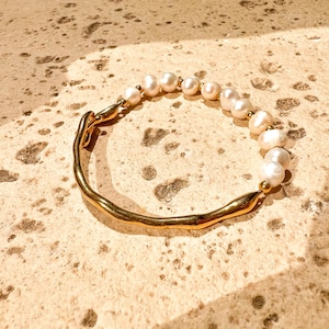 Elizabeth Pearl Gold plated Bangle Bracelet Stainless Steel Waterproof Jewelry